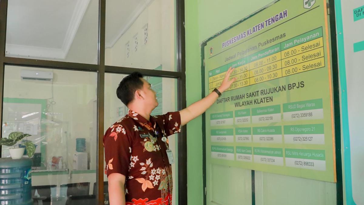 HAMENANG SIDAK ASN - Bupati Klaten Hamenang Wajar Ismoyo melakukan sidak di Kantor Kecamatan Klaten Tengah.