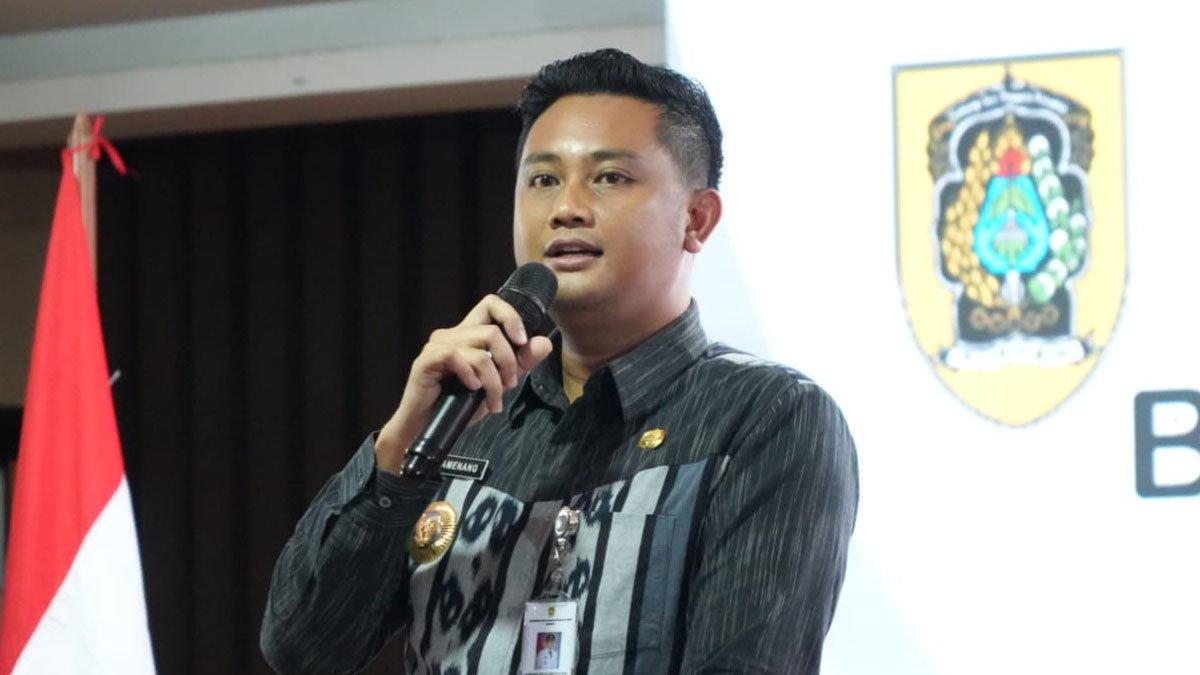 BUNDA PAUD KLATEN - Bupati Klaten Hamenang Wajar Ismoyo memberikan sambutan dan arahan saat pengukuhan Bunda PAUD Kecamatan se-Kabupaten Klaten dan sosialisasi wajib belajar 1 tahun prasekolah, pada Kamis, (3/72025), di Hotel Cokro Klaten.
