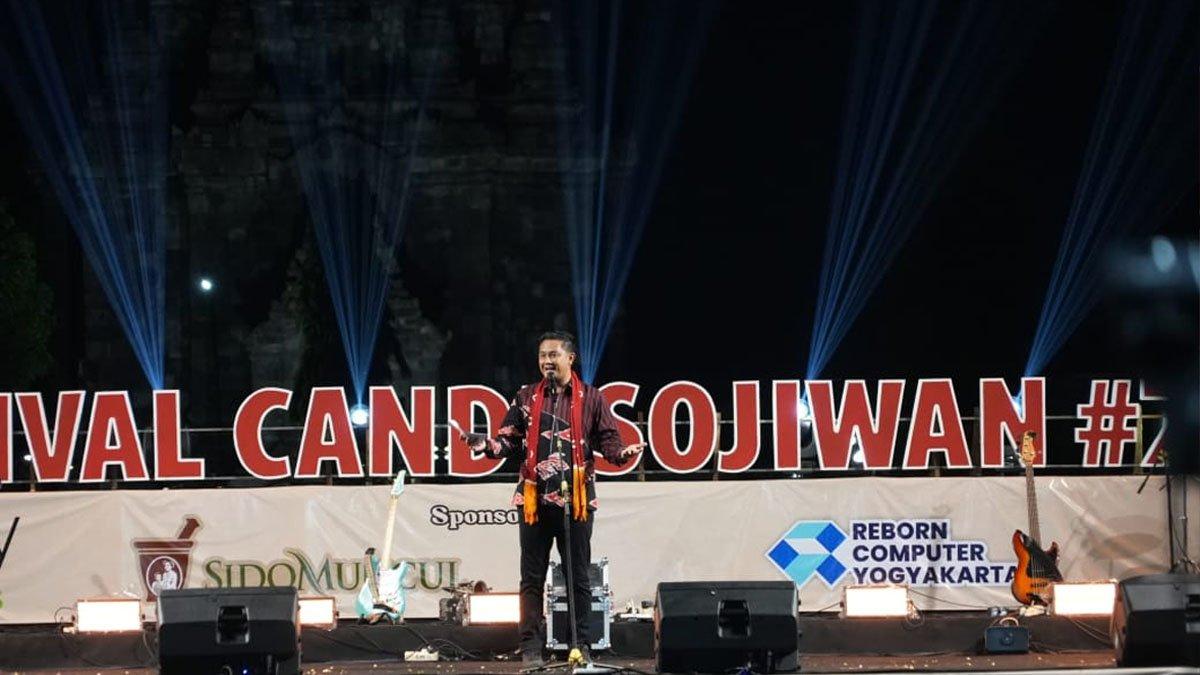 FESTIVAL CANDI SOJIWAN - Bupati Klaten Hamenang Wajar Ismoyo memberikan sambutan saat Festival Candi Sojiwan, kompleks Candi Sojiwan pada Minggu (13/7/2025)