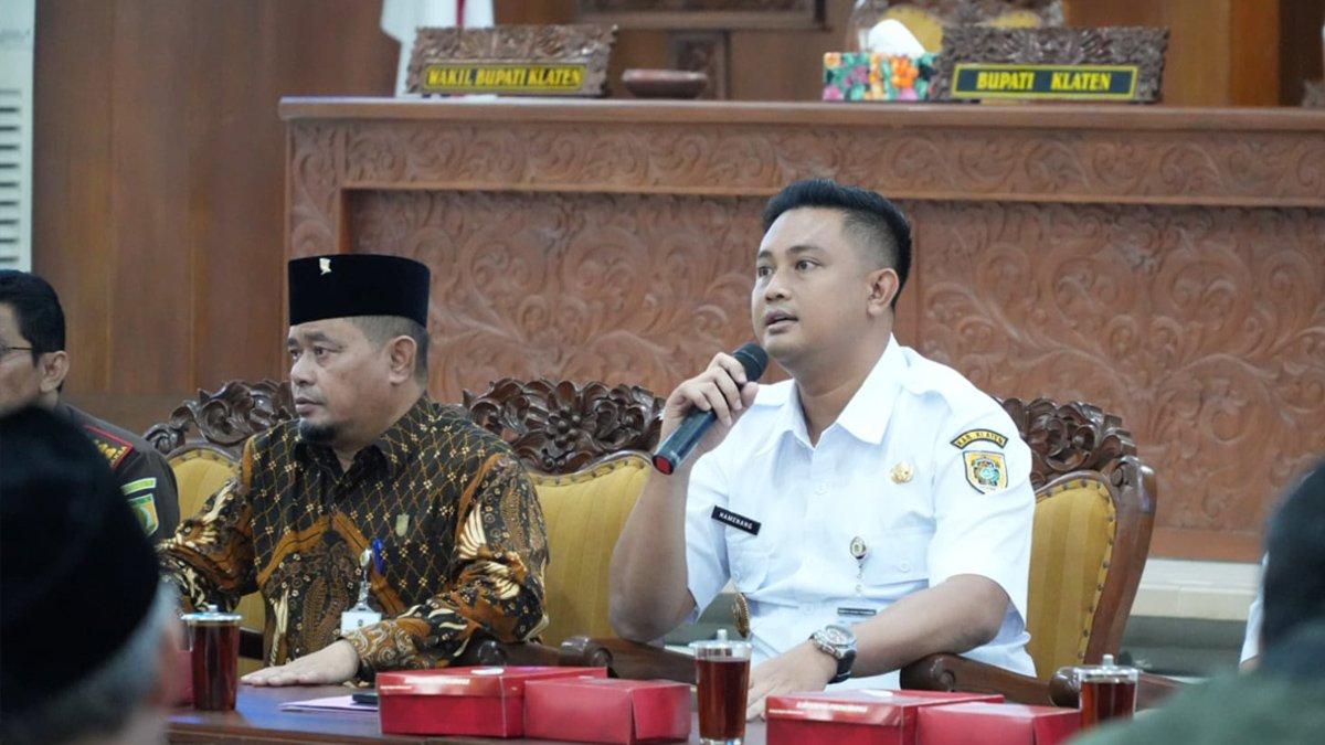 DEMO TPA TROKETON - Bupati Klaten Hamenang Wajar Ismoyo bersama jajaran Forkopimda Klaten dengan audiensi di Gedung Rapat Paripurna DPRD Klaten, pada Rabu (14/5/2025).