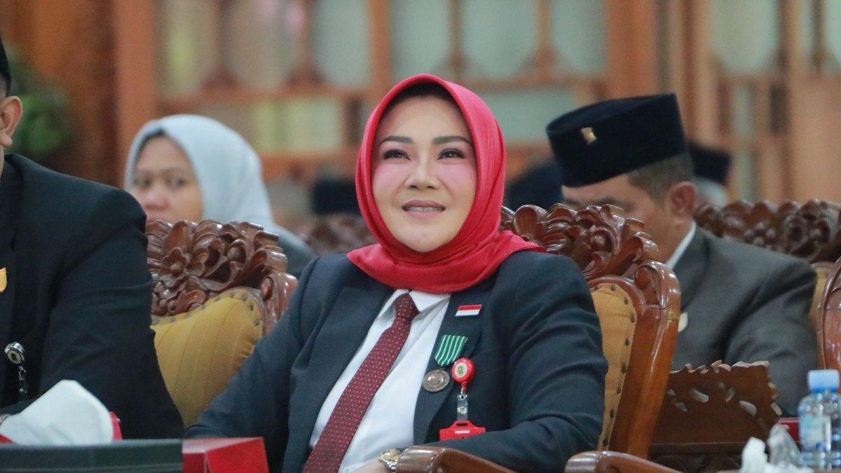 Bupati Klaten Sri Mulyani menghadiri Rapat Paripurna