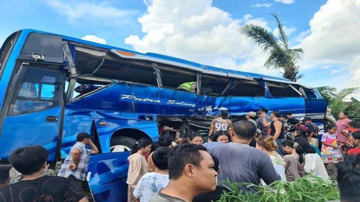 25 Orang Luka-luka dan 1 Orang Meninggal Dunia Korban Bus Putra Sulung Ditabrak Kereta Api yang Dilarikan ke IGD RSUD Martapura