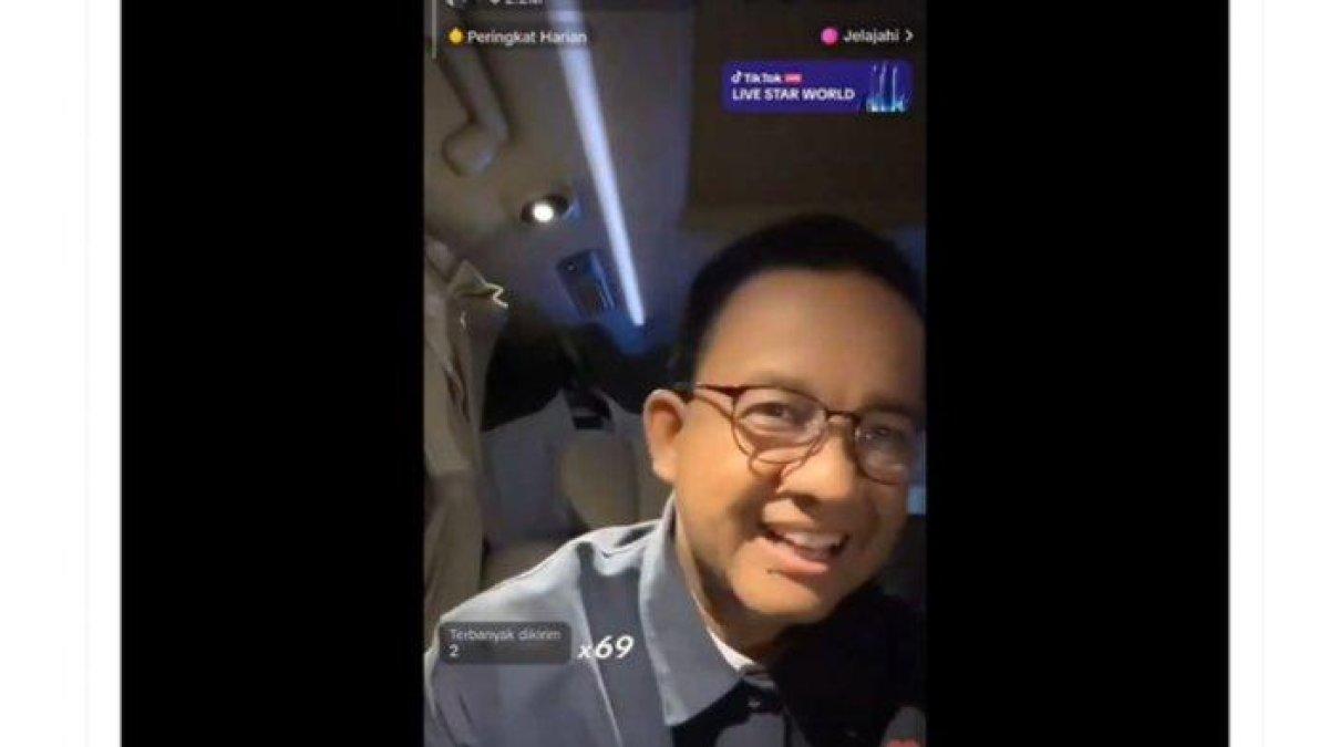 Capres nomor urut satu Anies Baswedan live di TikTok.