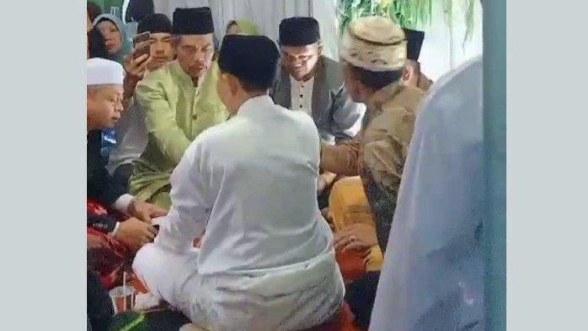 Cara Licik Pengantin Sesama Jenis Kelabuhi Keluarga Supaya Menikah