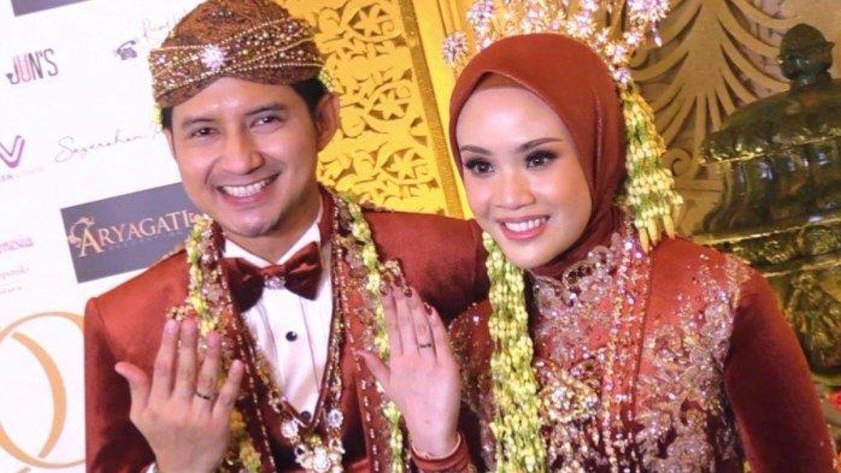 Chand Kelvin menikahi Dea Sahirah