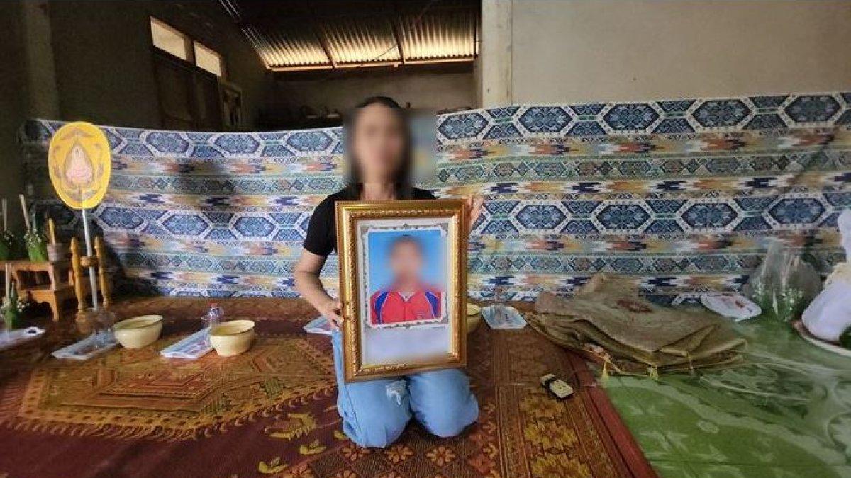 Chatuphat bawa foto mendiang mantan suaminya