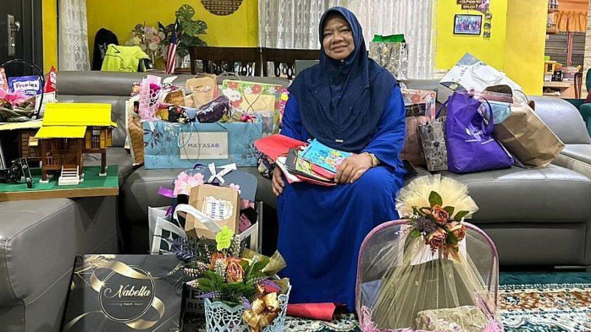 Cleaning service di sekolah diperlakukan bak ratu di hari terakhir kerja
