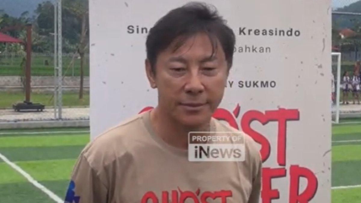 Coach Shin Tae-yong layani pertanyaan awak media