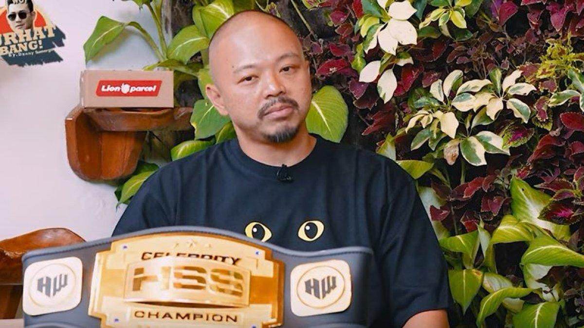Codeblue mengatakan Chef Arnold sempat mendatanginya ke ruang ganti usai pertandingan tinju