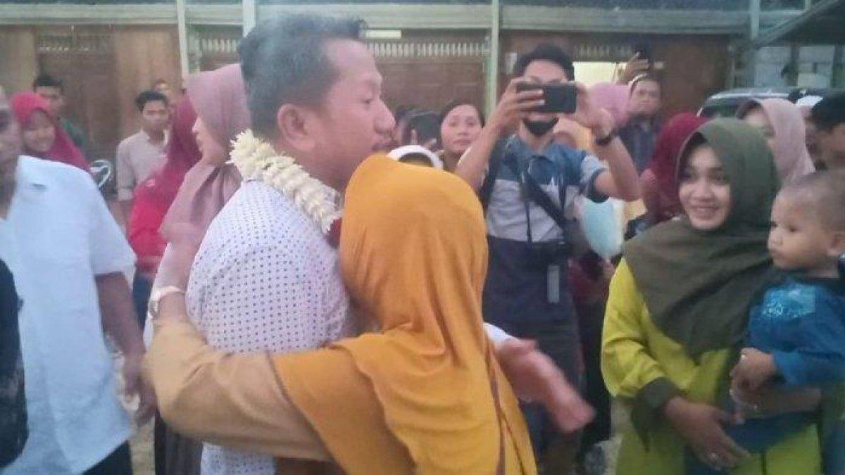 Crazy Rich Joko Suranto yang membangun jalan di Desanya, yakni Desa Jetis, Karangrayung, Grobogan sepanjang 1,8kilo dengan biaya 2,8 miliar mudik ke kampung halamannya pada tahun 2022 lalu.