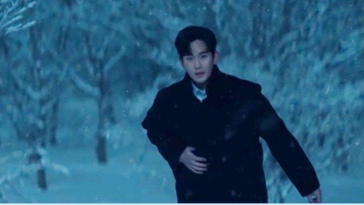 Bocoran ending cerita spoiler Queen of Tears Episode 16 yang tayang malam ini, Minggu, 28 April 2024, perjuangan Hyun Woo untuk Hae In.