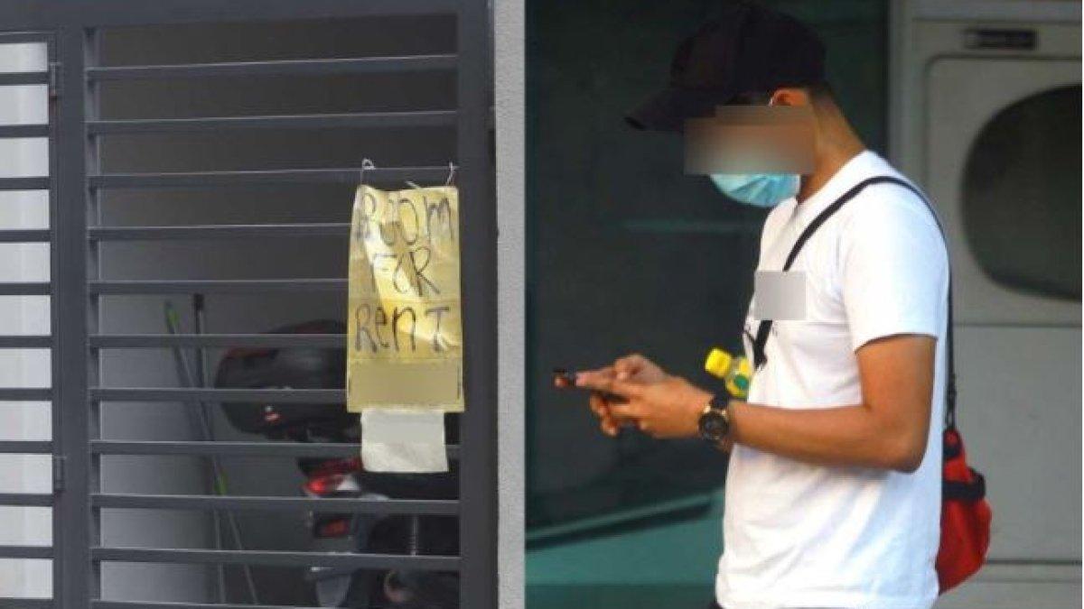Curhatan seorang pemuda yang mengeluh dengan tingkah laku temannya yang jorok, tak pernah buang sampah dan tak pernah disiram setelah ke toilet