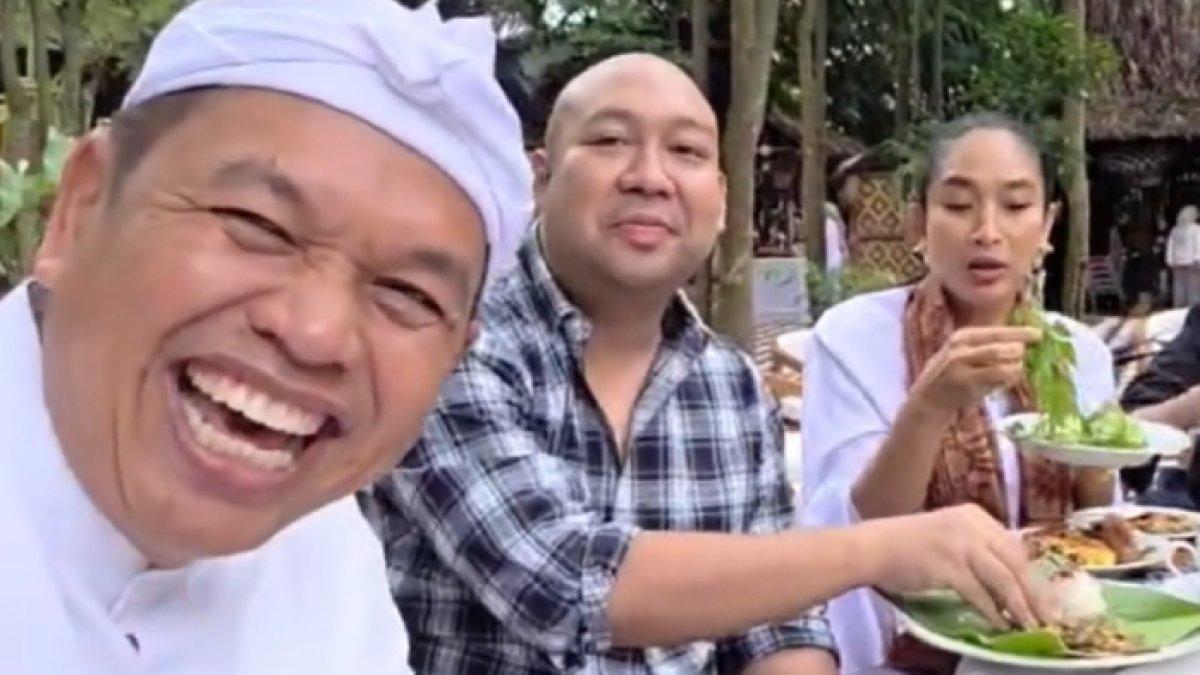 DEDI MULYADI DIDIT - Gubernur Jawa Barat Dedi Mulyadi kedatangan tamu spesial di kediamannya di Lembur Pakuan, Subang, Kamis (19/6/2025), yakni Didit Prabowo, putra Presiden Prabowo Subianto. Didit Prabowo dan Happy Salma lahap makan sambal buatan Dedi Mulyadi.