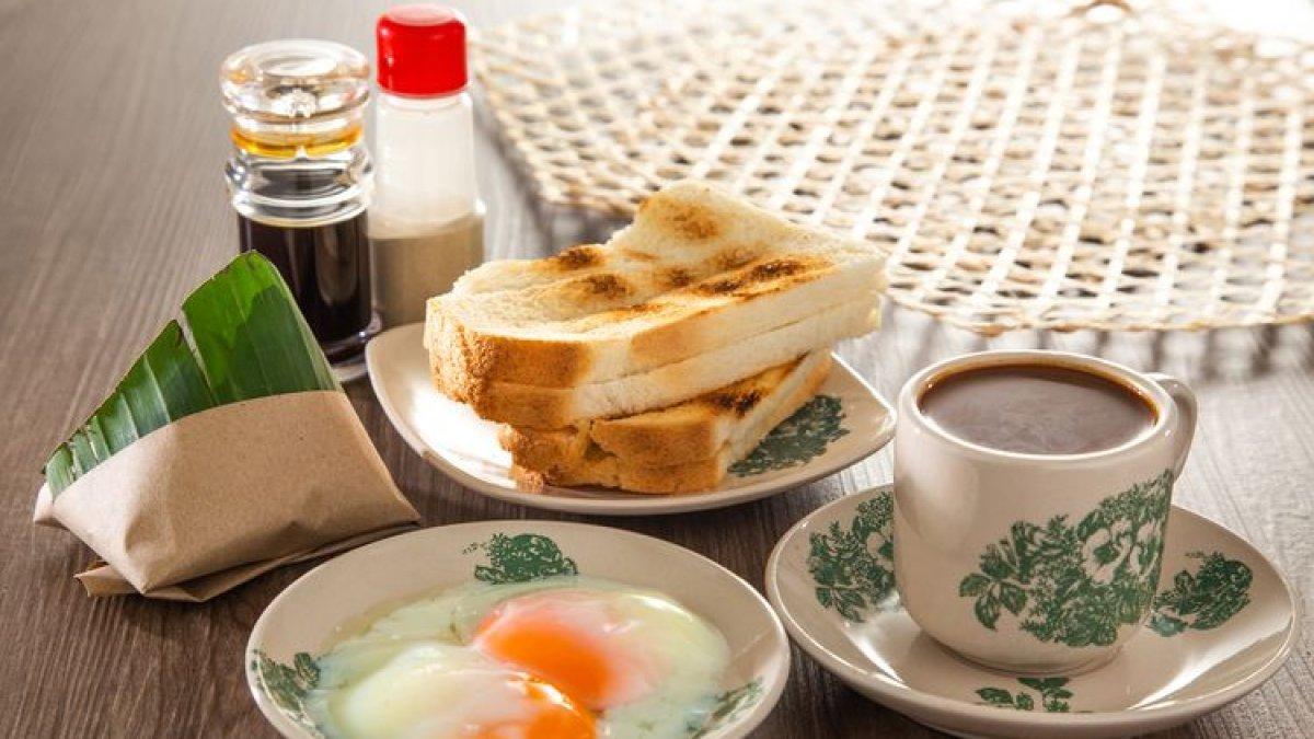 DESTINASI KULINER LEBARAN 2025: Ilustrasi menu makan dan minuman di kopitiam.