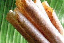 BELANJA OLEH-OLEH LEBARAN 2025: Ledre adalah camilan khas Ngawi yang terbuat dari campuran tepung beras, pisang, dan gula