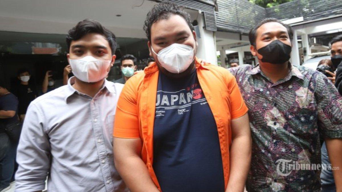 Daftar kontroversi yang pernah dilakukan komedian Fico Fachriza, narkoba hingga dugaan penipuan.