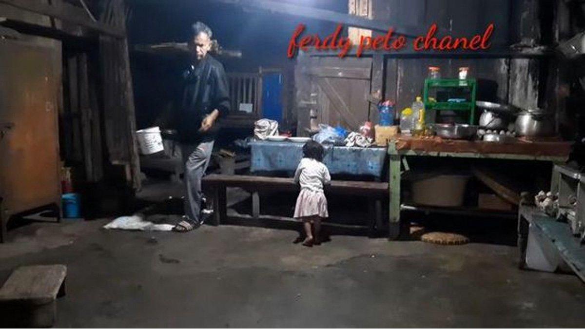 Dapur di rumah Betrand Peto di NTT.