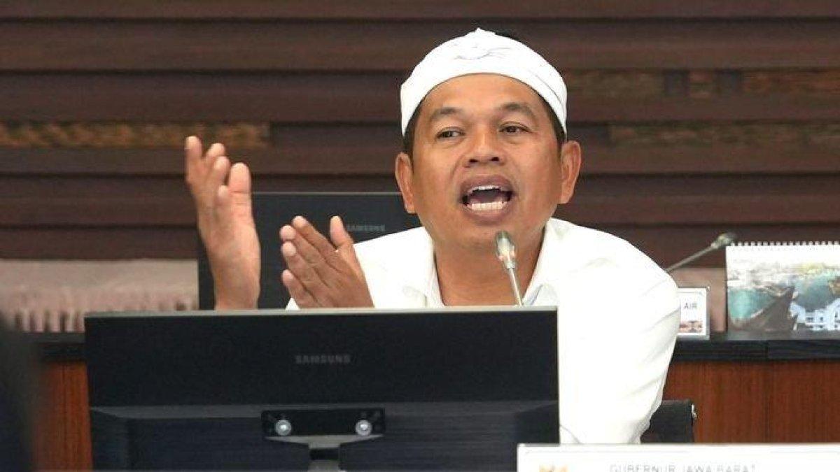 SOROTI KINERJA PNS - Gubernur Jabar Dedi Mulyadi saat rakor penanganan banjir di wilayah Jabar bersama Menteri ATR/BPN, Wakil Menteri Pekerjaan Umum di kantor Kementerian Pekerjaan Umum, Jakarta, Senin (17/3/2025).
