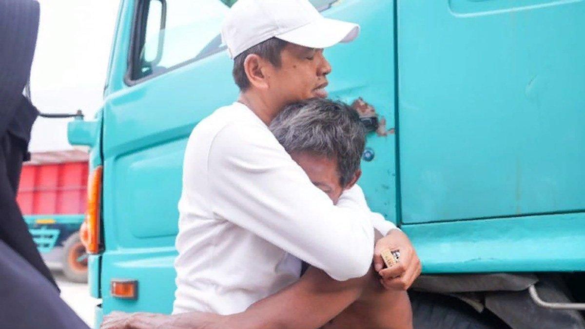 Dedi Mulyadi bertemu Pujiono, sopir truk asal Lampung yang banting tulang agar anaknya dapat melanjutkan kuliah ke jenjang S2.
