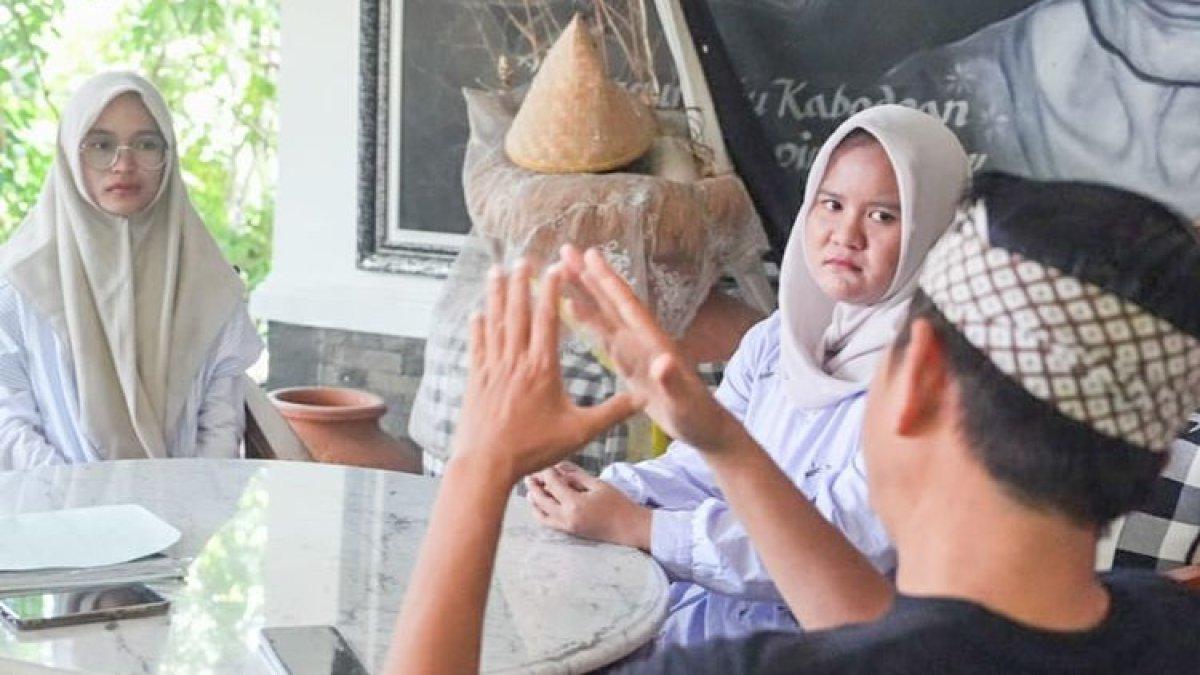 Dedi Mulyadi bertemu dua anak yang berkonflik dengan ibunya terkait lahan 18 hektare peninggalan ayahnya.