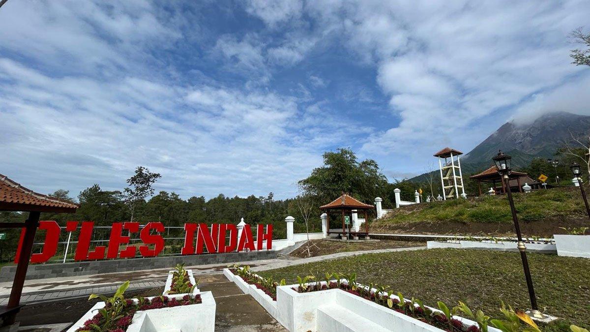 WISATA ALAM KLATEN - Obyek Wisata Deles Indah, terletak di kawasan lereng Gunung Merapi tepatnya di Desa Sidorejo, Kecamatan Kemalang, Klaten.