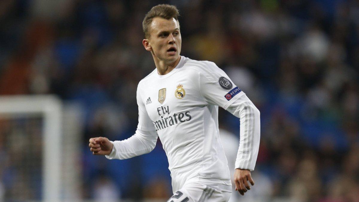 Denis Cheryshev saat berseragam Real Madrid dan dia pernah bermain untuk beberapa klub La Liga lainnya seperti Villarreal dan Valencia.