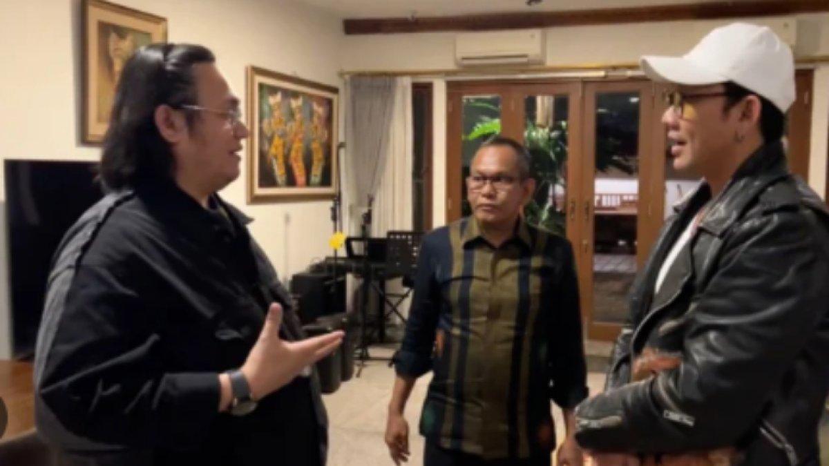 Denny Sumargo datangi Farhat Abbas