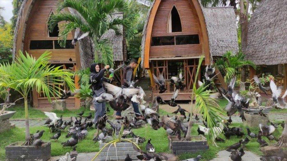 Inilah besar UMP di Provinsi Gorontalo setelah resmi dirombak gubernur dan dinaikan 6,5 persen, kabupaten Bone Bolango dan Boalemo ikut naik. Desa Wisata Religi Bubohu di Gorontalo bagaikan permata tersembunyi yang memikat hati para wisatawan