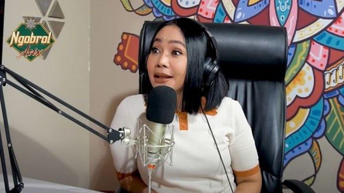 Dewi Gita menceritakan kisah kelam diselingkuhi Armand Maulana