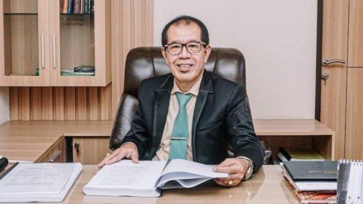 Dharsyi Akib yang diduga calon mertua Ayu Ting Ting.