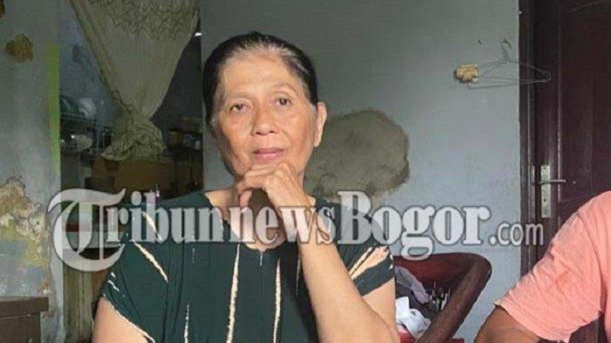 Diah, Ibu kandung Dona, TKW yang mengaku ditelantarkan keluarga setelah operasi miom, Senin (9/10/2023).
