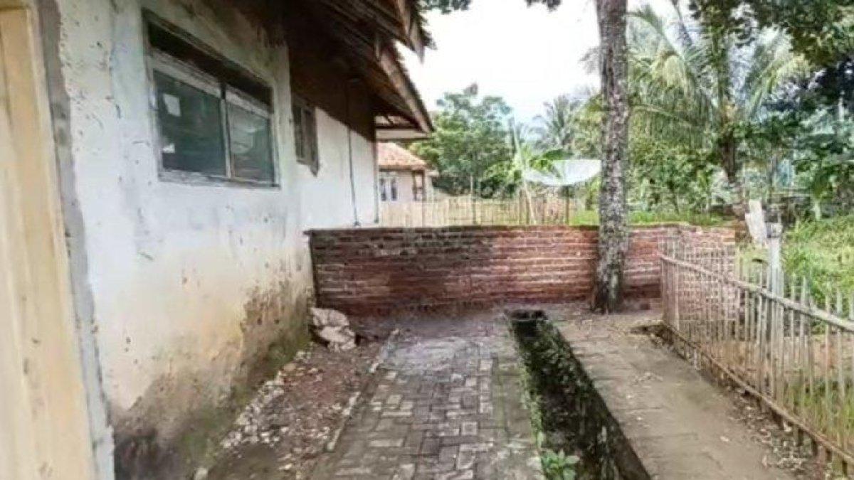 Penghubung jalan ditembok warga