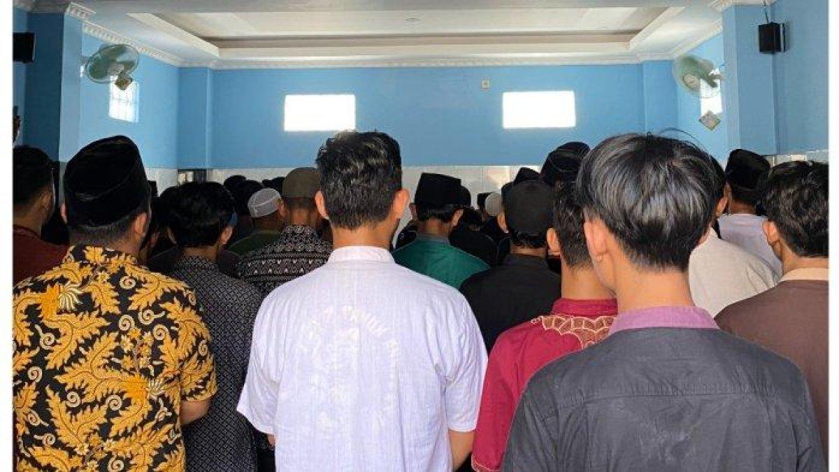 Dimas Aditya, Mahesya Putra dan Intan Rahmawati disalatkan