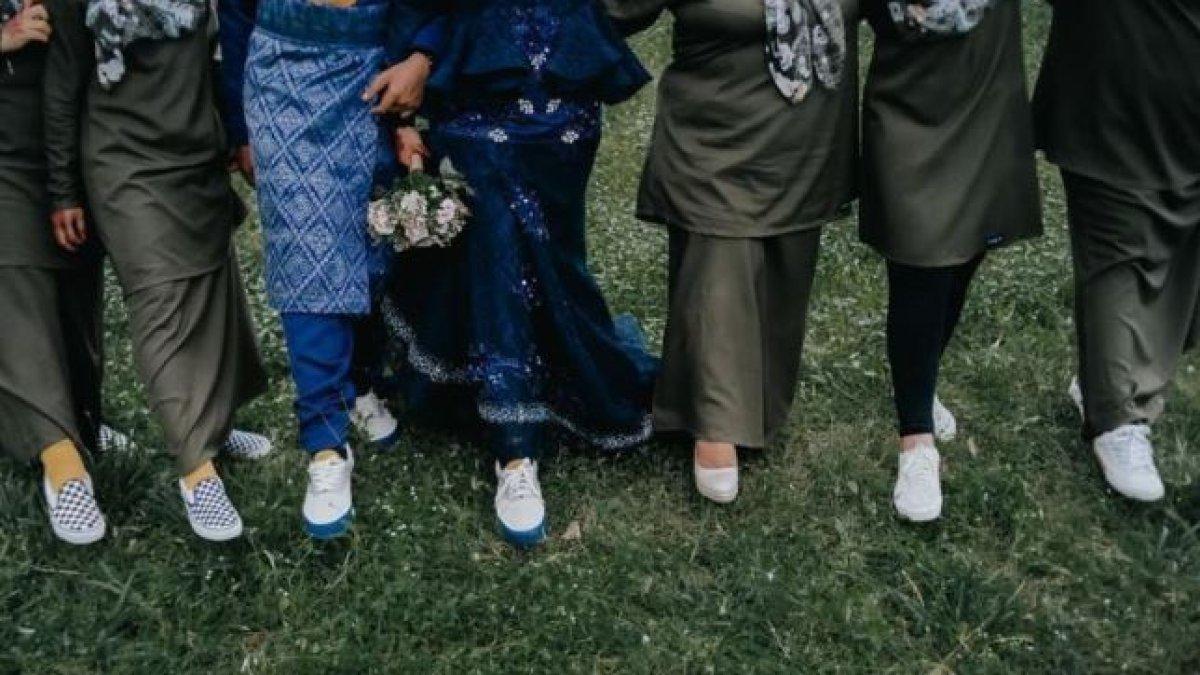Dipaksa untuk menjadi pengiring pengantin atau Bridesmaid, seorang wanita geram karena dimarahi pengantin wanita karena datang terlambat