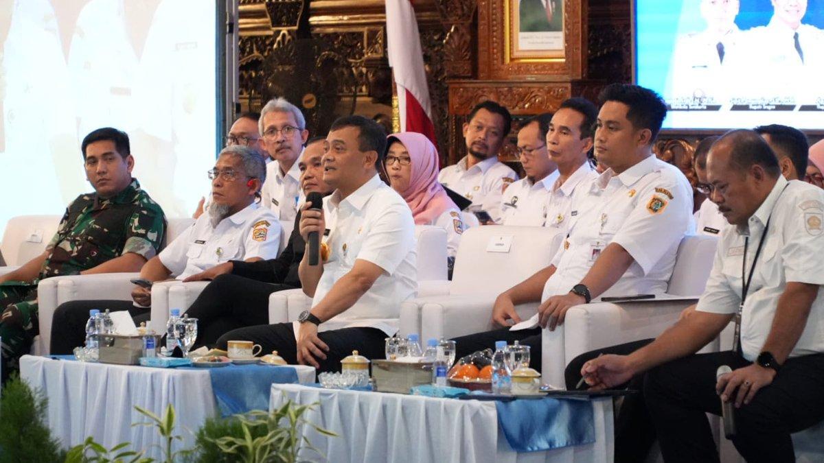 MUSRENBANGWIL DI KLATEN - Diskusi bersama Gubernur Jateng Ahmad Luthfi pada Musrenbangwil yang digelar Pemprov Jateng di Pendopo Pemkab Klaten, Rabu (23/4/2025).