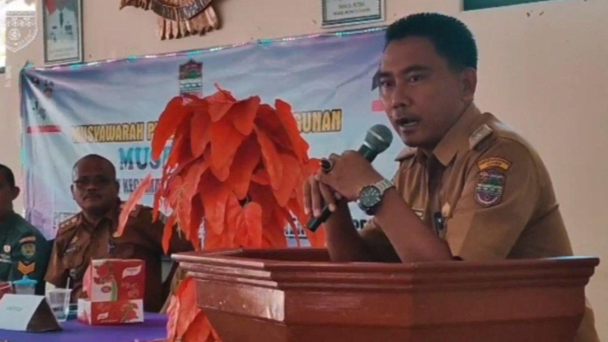 SOSOK DODI ROMDANI - Potret kegiatan Dodi Romdani saat menjadi kepala desa Sukamulya, Kecamatan Purwadadi, Kabupaten Ciamis. Saat ini Dodi Romdani telah melepaskan jabatan tersebut.