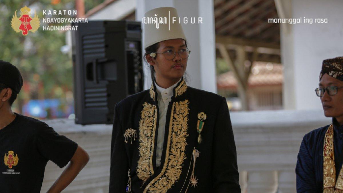 Drasthya Wironegoro cucu Sultan Hamengkubuwono X mengenakan pakaian Kesatrian Ageng Kreaton Jogja