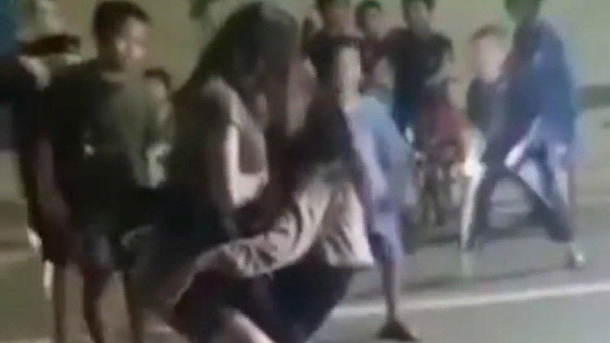 Dua waria di Makassar saat pertontonkan aksi tak senonoh saat sahur