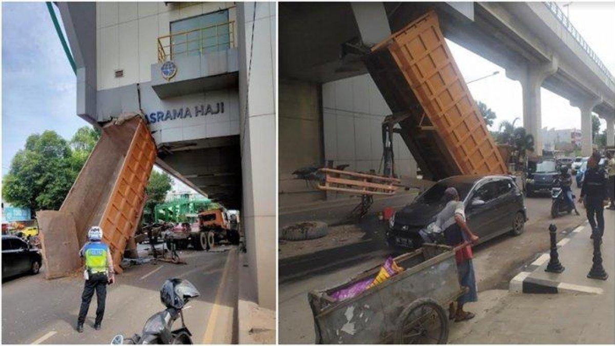 Kecelakaan melibatkan dump truck nomor polisi BA 8746 AU di sisi barat Stasiun LRT Asrama Haji tak mempengaruhi operasional layanan LRT, Sabtu (23/12/2023).