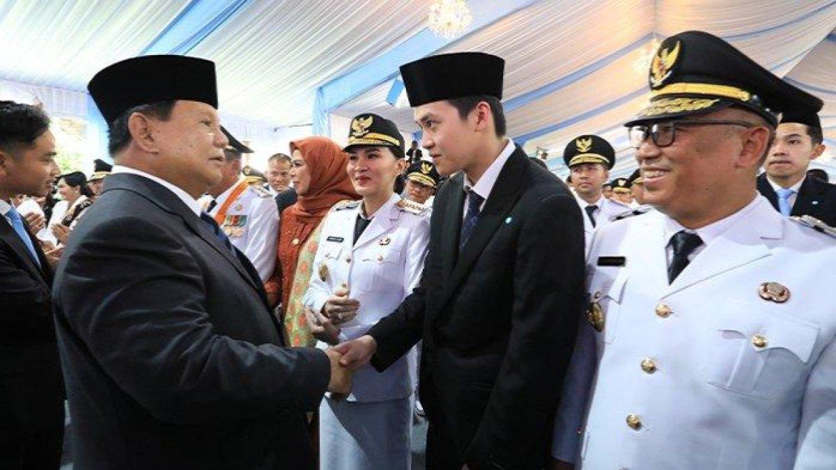 EDBERT LAOS DI PELANTIKAN SHERLY,- Edbert Laos dampingi Sherly Tjoanda saat dilantik menjadi Gubernur Maluku Utara, dapat pesan khusus dari Presiden Prabowo Subianto.