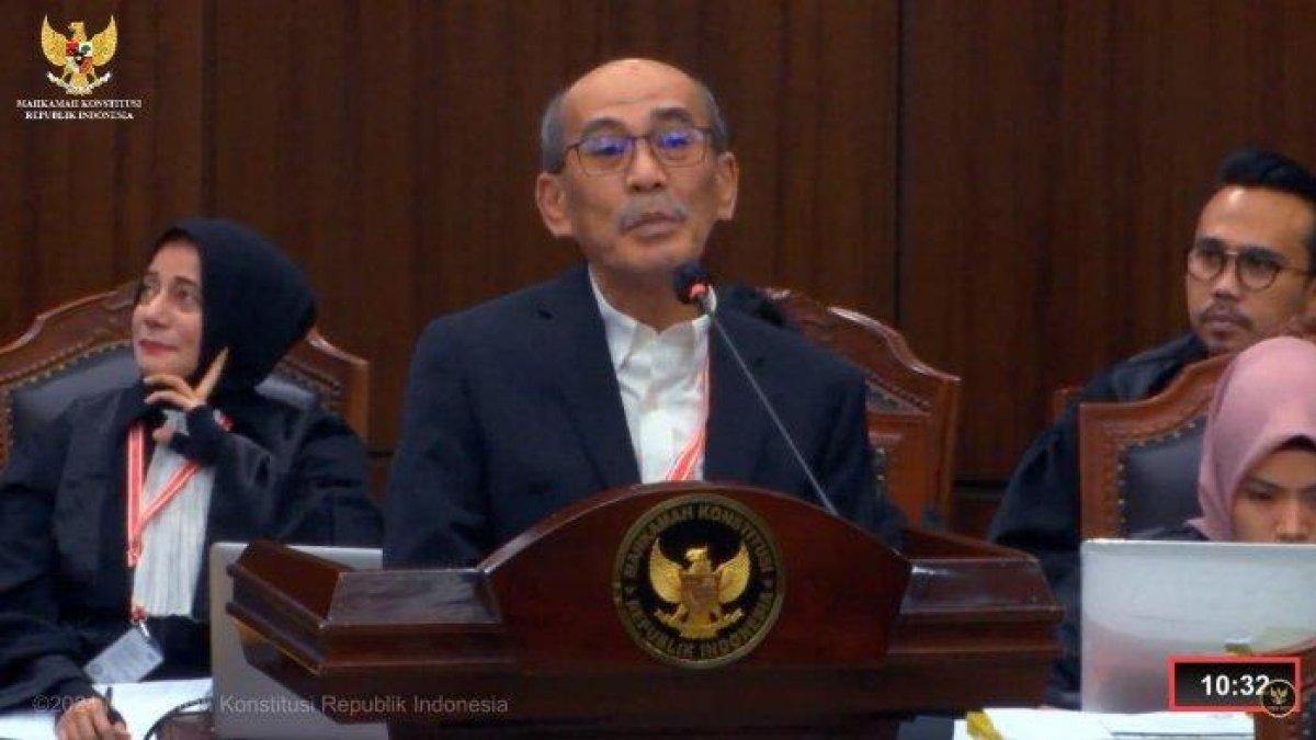 Ekonom Universitas Indonesia (UI), Faisal Basri, menyinggung pembagian bansos