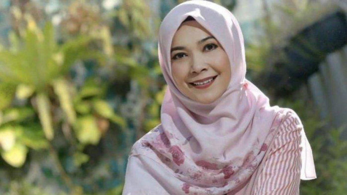 Eksanti, model, pengusaha, dan pemilik pondok pesantren yang tetap produktif di usia 50 tahun.