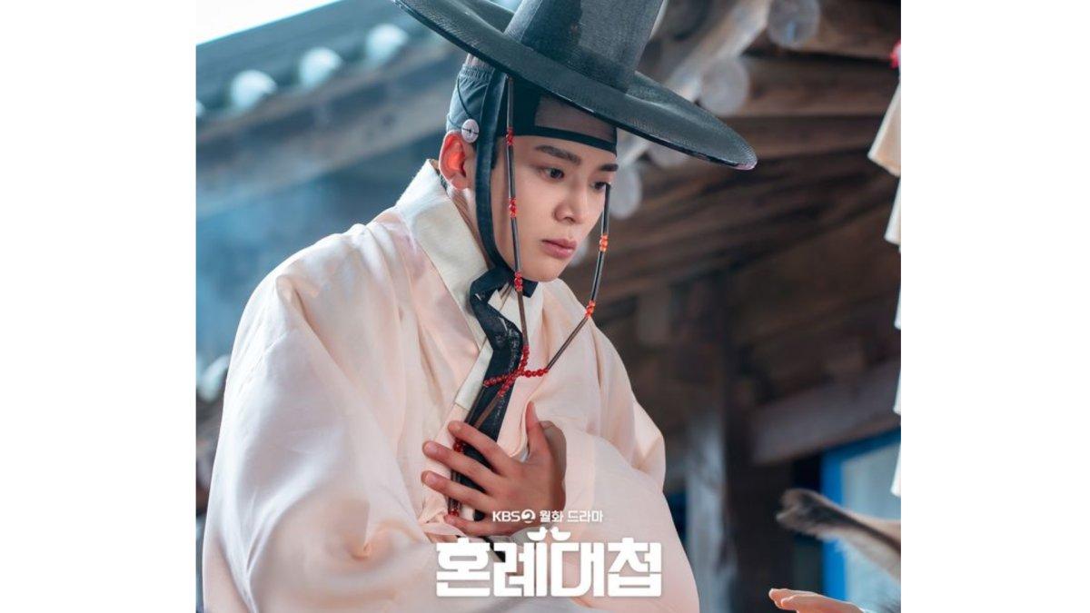 Ekspresi malu Shim Jung Woon