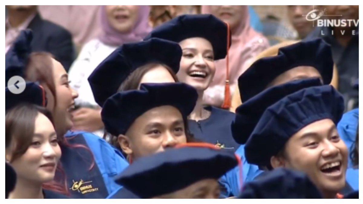 Momen kocak Rektor ini menanyakan bakat Enzy Storia