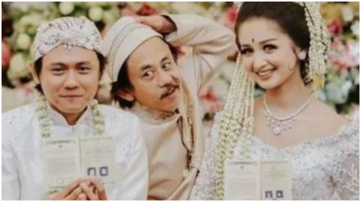 Epy Kusnandar saat acara pernikahan anaknya
