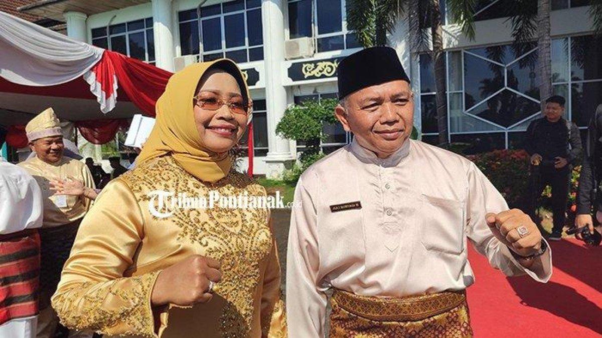 Foto bersama Erlina - Juli Suryadi Burdadi usai upacara HUT ke-79 RI di Halaman Kantor Bupati Mempawah, Sabtu 17 Agustus 2024.