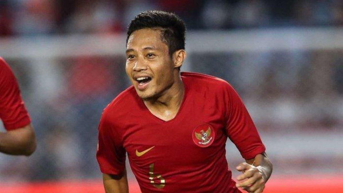 Evan Dimas saat membena Timnas Indonesia.