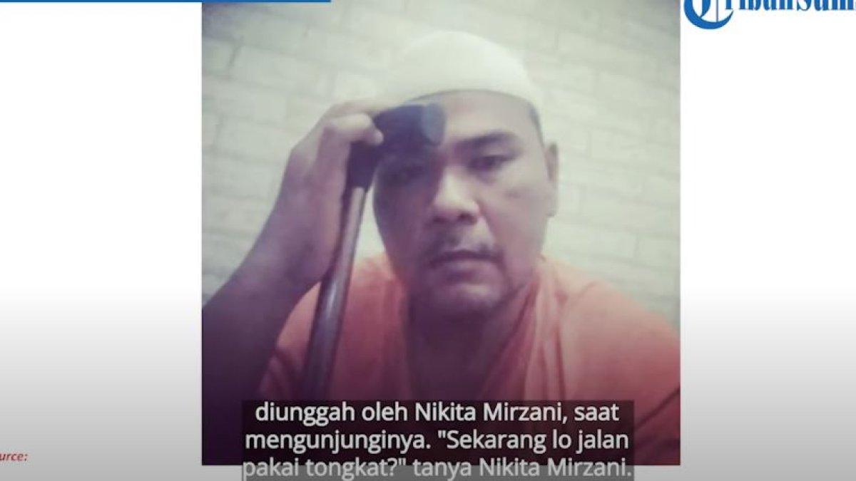 Fahmi Bo terpaksa pakai tongkat untuk berjalan