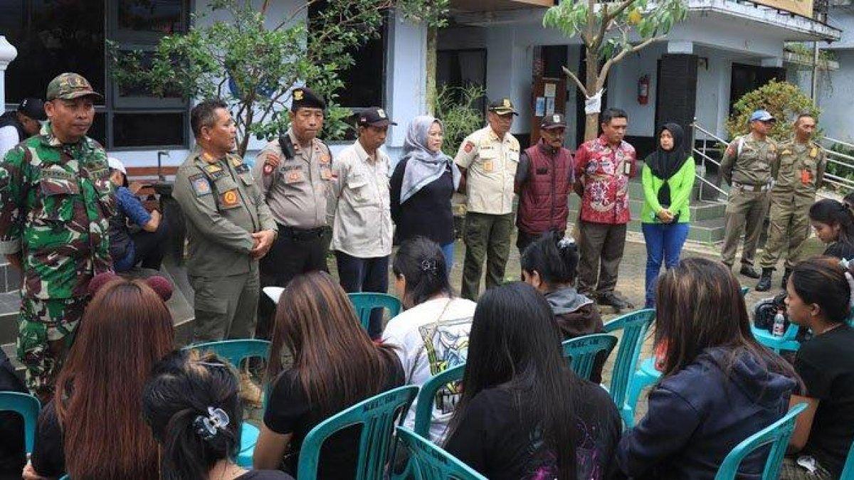 Fakta Warung 'Kopi Cetol' di Gondanglegi, Kabupaten Malang digerebek, 51 orang dicekal.