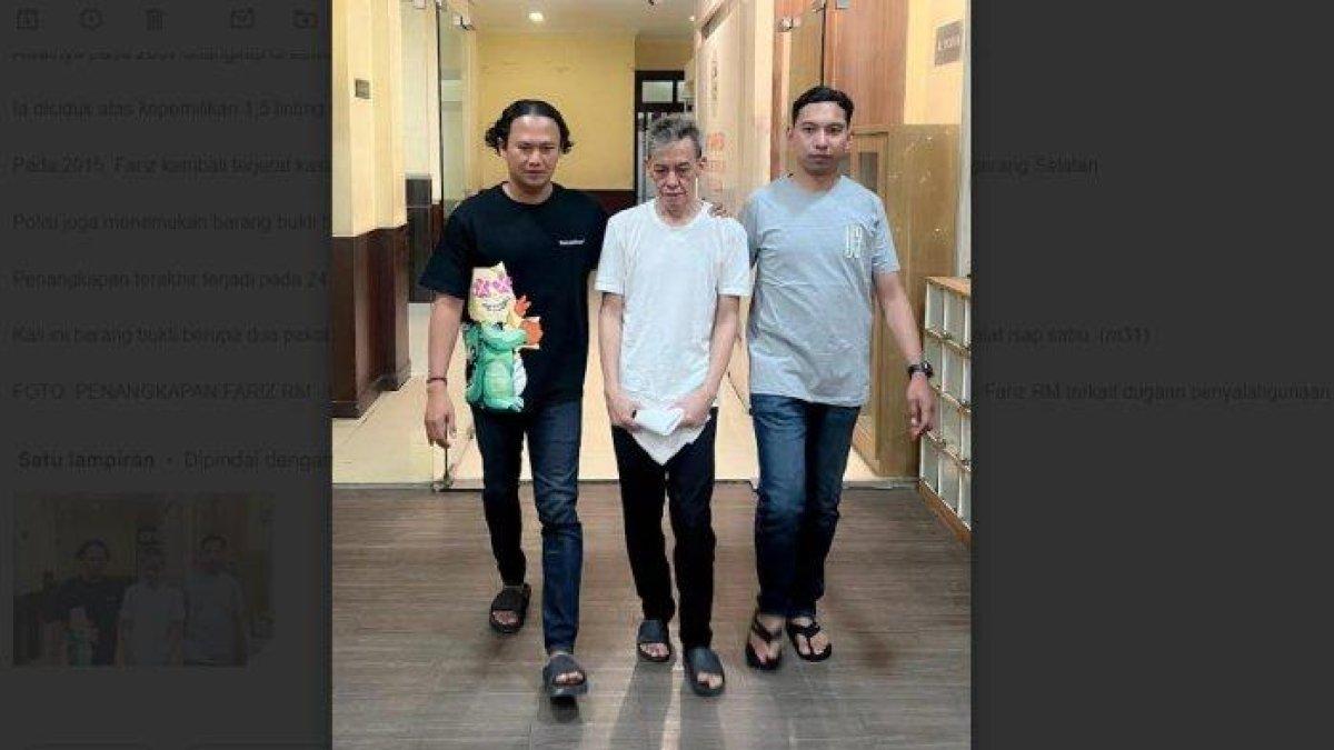 FARIZ RM NARKOBA - Musisi Fariz RM ditangkap polisi pada Selasa (18/2/2025). Ia kembali terjerat dalam kasus narkoba, diduga pesan ganja dari sang mantan sopir.
